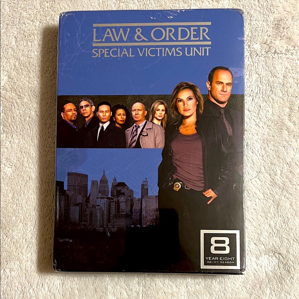 Universal Law & Order: SVU Season 8 DVD - Blue Cover